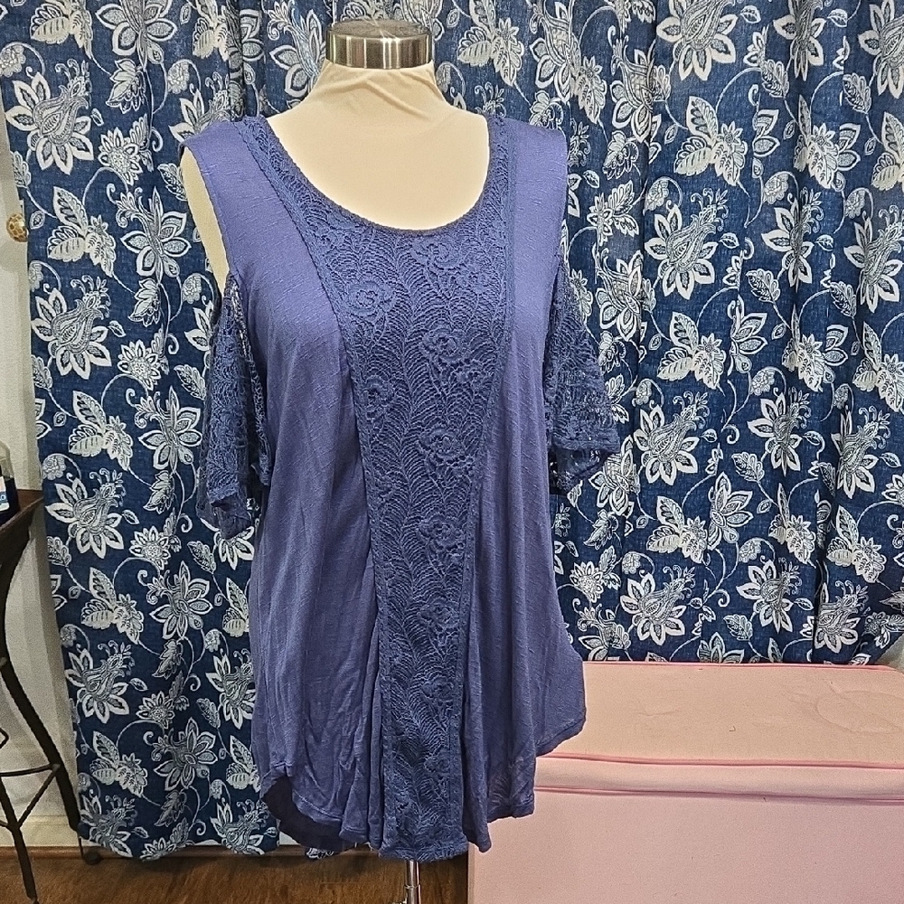 Chic Lace-Front Women's Blouse in Blue